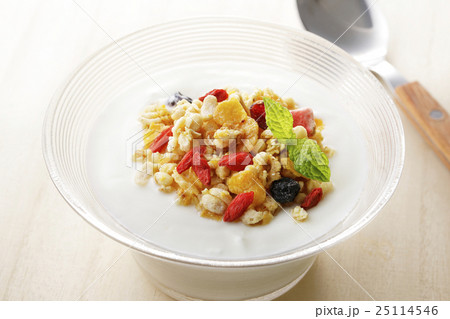 ヨーグルト グラノーラ 25114546