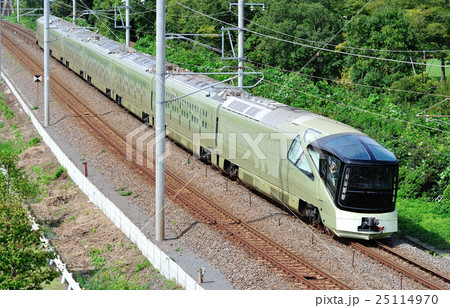 常磐線　偕楽園－赤塚　　JR東日本　E001系（尾久）　『TRAIN SUITE 四季島』 25114970