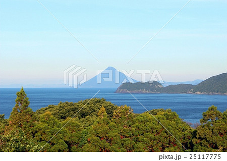 大隅半島から見る開聞岳 25117775