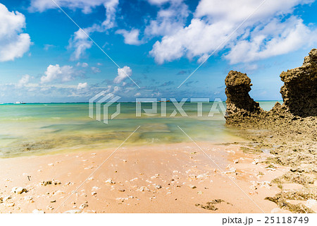 海岸、岩、風景、沖縄。 海岸、岩、風景、沖縄。 25118749