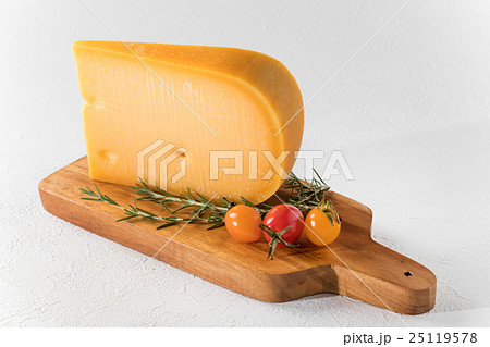ゴーダチーズ Gouda cheese ゴーダチーズ Gouda cheese 25119578