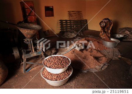 Making of sheabutter Mubanayili Ghana　シアバター作り　ガーナ 25119651