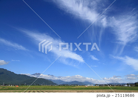 田園の秋 北アルプス山麓の秋空 田園の秋 北アルプス山麓の秋空 25119686
