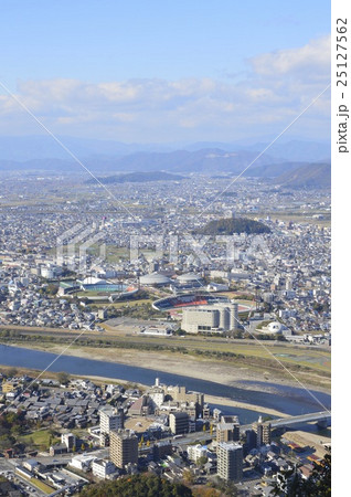 金華山から眺めた長良川・長良橋・長良川球場(岐阜県岐阜市) 金華山から眺めた長良川・長良橋・長良川球場(岐阜県岐阜市) 25127562