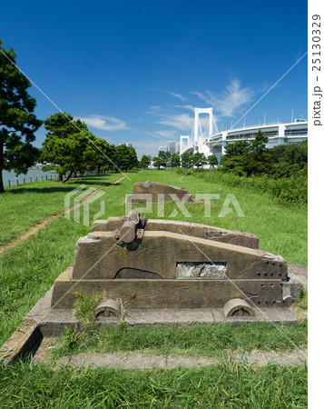 台場公園とレインボーブリッジ 25130329