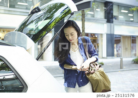 カーライフ　女性 25131576