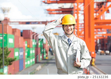 ガトリングクレーンと港湾作業 25132236