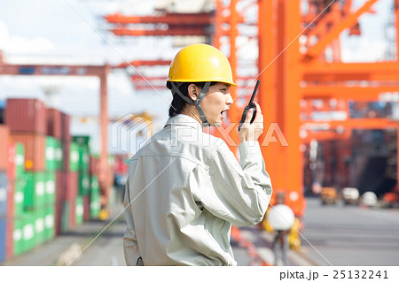 ガトリングクレーンと港湾作業 25132241