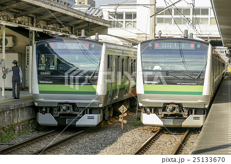 横浜線　Ｅ233系　東神奈川駅 25133670