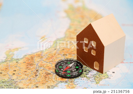 家とコンパスと地図 25136756