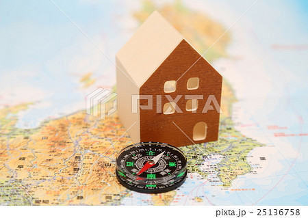 家とコンパスと地図 25136758