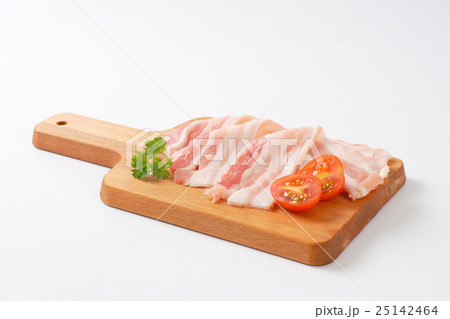 Thin slices of fresh side pork Thin slices of fresh side pork 25142464