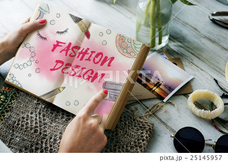 Chic Cosmetics Trendy Vogue Fashion Concept Chic Cosmetics Trendy Vogue Fashion Concept 25145957