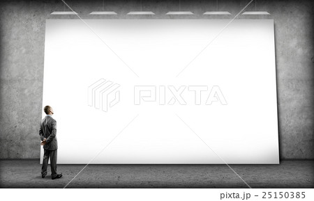 Businessman and big billboard 25150385
