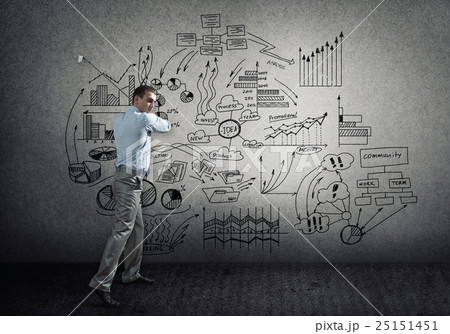 Businessman playing golf 25151451