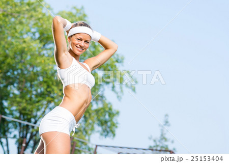 Woman runner Woman runner 25153404