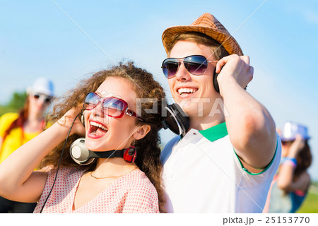 young couple 25153770