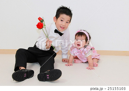 仲良しの兄弟姉妹 仲良しの兄弟姉妹 25155103
