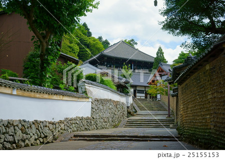 奈良東大寺二月堂に上がる土塀の道１ 25155153