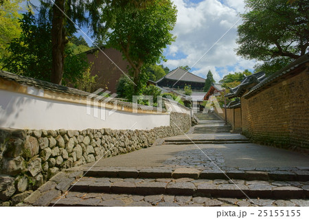 奈良東大寺二月堂に上がる土塀の道２ 25155155