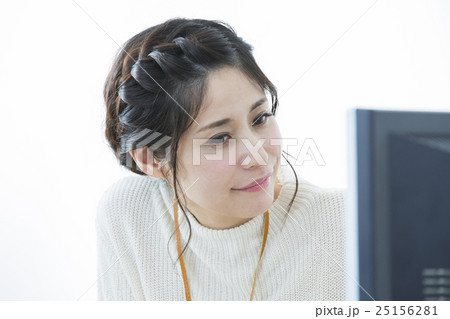 若い女性 若い女性 25156281