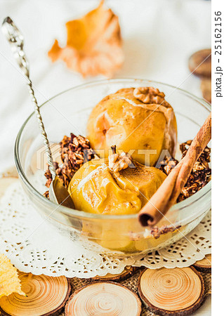 baked apples with cinnamon and walnuts, autumn baked apples with cinnamon and walnuts, autumn 25162156