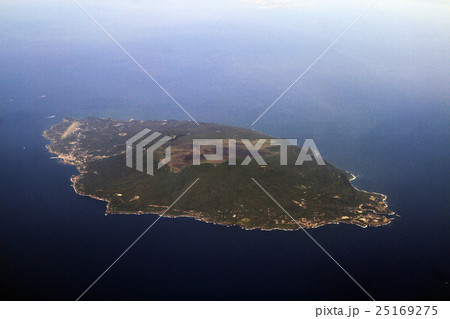 上空から見た 伊豆大島。 上空から見た 伊豆大島。 25169275