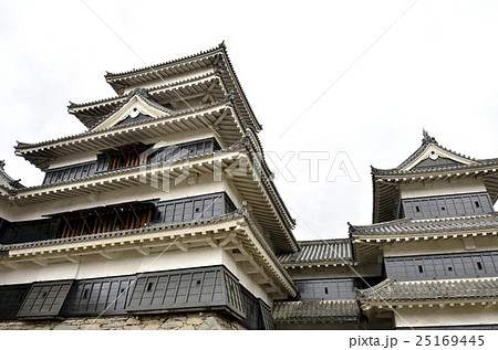 日本100名城 国宝 松本城天守(東側から) 日本100名城 国宝 松本城天守(東側から) 25169445