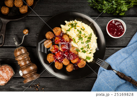 Meatballs and mashed potatoes Meatballs and mashed potatoes 25169828