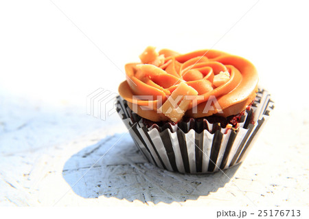 caramel cupcake isolated caramel cupcake isolated 25176713