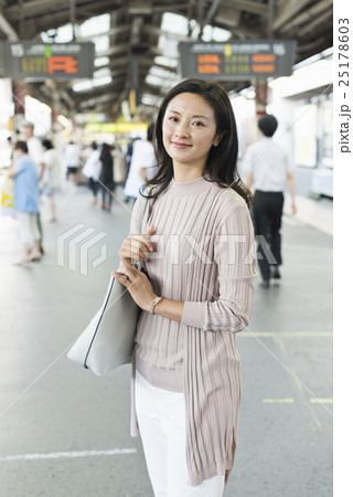 30代ビジネス男女 25178603