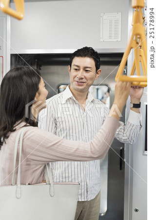 30代ビジネス男女 30代ビジネス男女 25178994