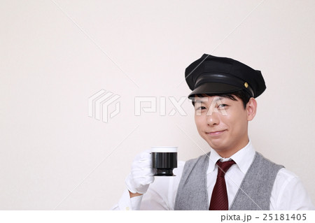 ドライバー 運転手 (タクシー TAXI 男性 バス ハイヤー 30代 会社員 営業車 制帽) ドライバー 運転手 (タクシー TAXI 男性 バス ハイヤー 30代 会社員 営業車 制帽) 25181405