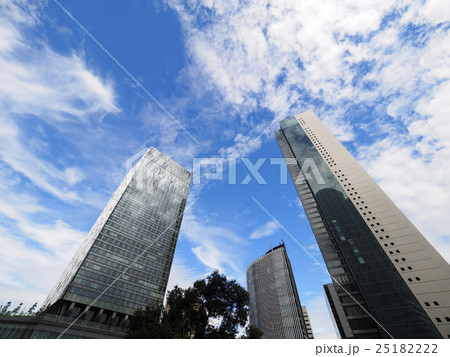 名古屋駅前のビル街 25182222