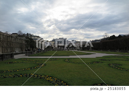 ミラベル庭園とホーエンザルツブルク城(Salzburg) ミラベル庭園とホーエンザルツブルク城(Salzburg) 25183055