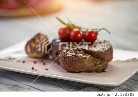 Cooked meat and garlic. Cooked meat and garlic. 25183288