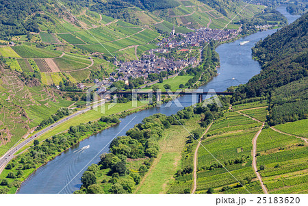 Moselle valley overlooking Ediger-Eller  25183620