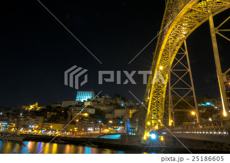 夜のポルト(ポルトガル)の風景 夜のポルト(ポルトガル)の風景 25186605