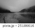霧の朝 25186616