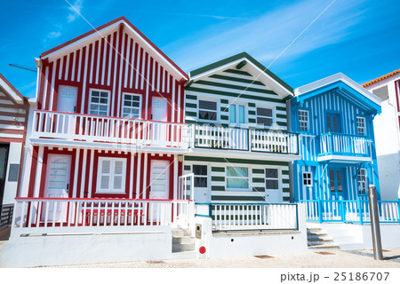 コスタノバのカラフルな家 25186707