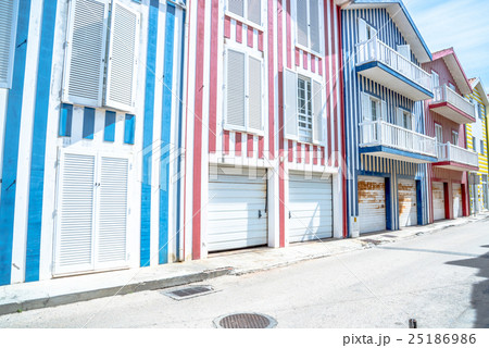 コスタノバのカラフルな家 25186986