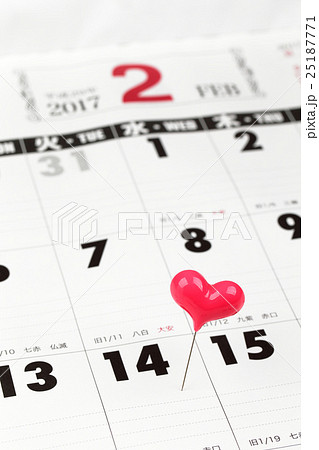 カレンダーとハート（バレンタインデー） 25187771