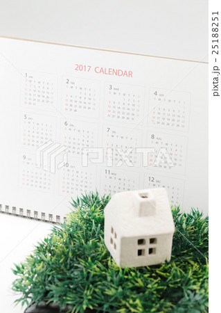 カレンダーとミニチアの家 新築完成予定日イメージ カレンダーとミニチアの家 新築完成予定日イメージ 25188251