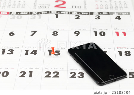 2017年カレンダーとスマートホン アポ取りイメージ 2017年カレンダーとスマートホン アポ取りイメージ 25188504