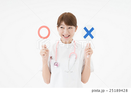 看護師(聴診器、マルバツ棒) 看護師(聴診器、マルバツ棒) 25189428