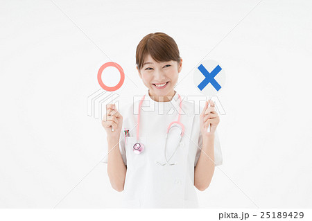 看護師(聴診器、マルバツ棒) 看護師(聴診器、マルバツ棒) 25189429