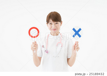 看護師(聴診器、マルバツ棒) 看護師(聴診器、マルバツ棒) 25189432