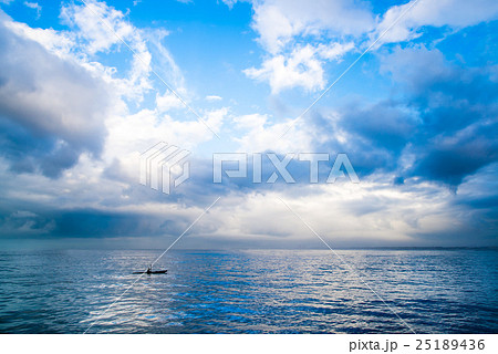 ブルーオーシャン 湘南の海 25189436