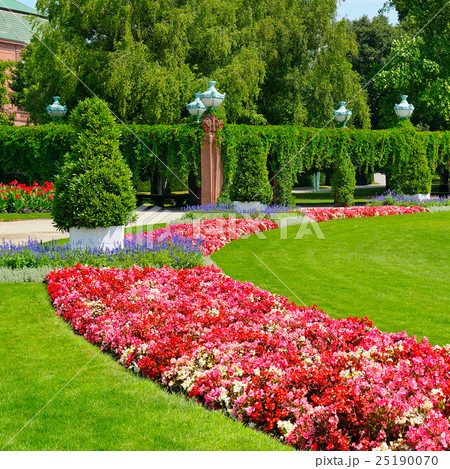 summer park with flower bed and green lawn summer park with flower bed and green lawn 25190070