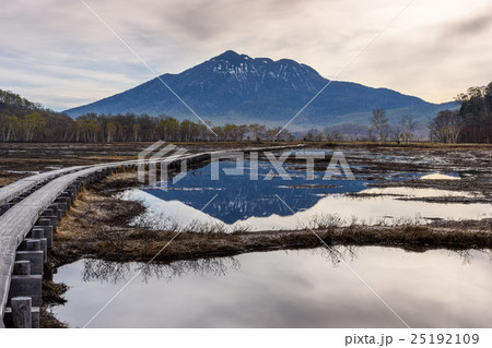 雪解けの逆さ燧ケ岳 25192109